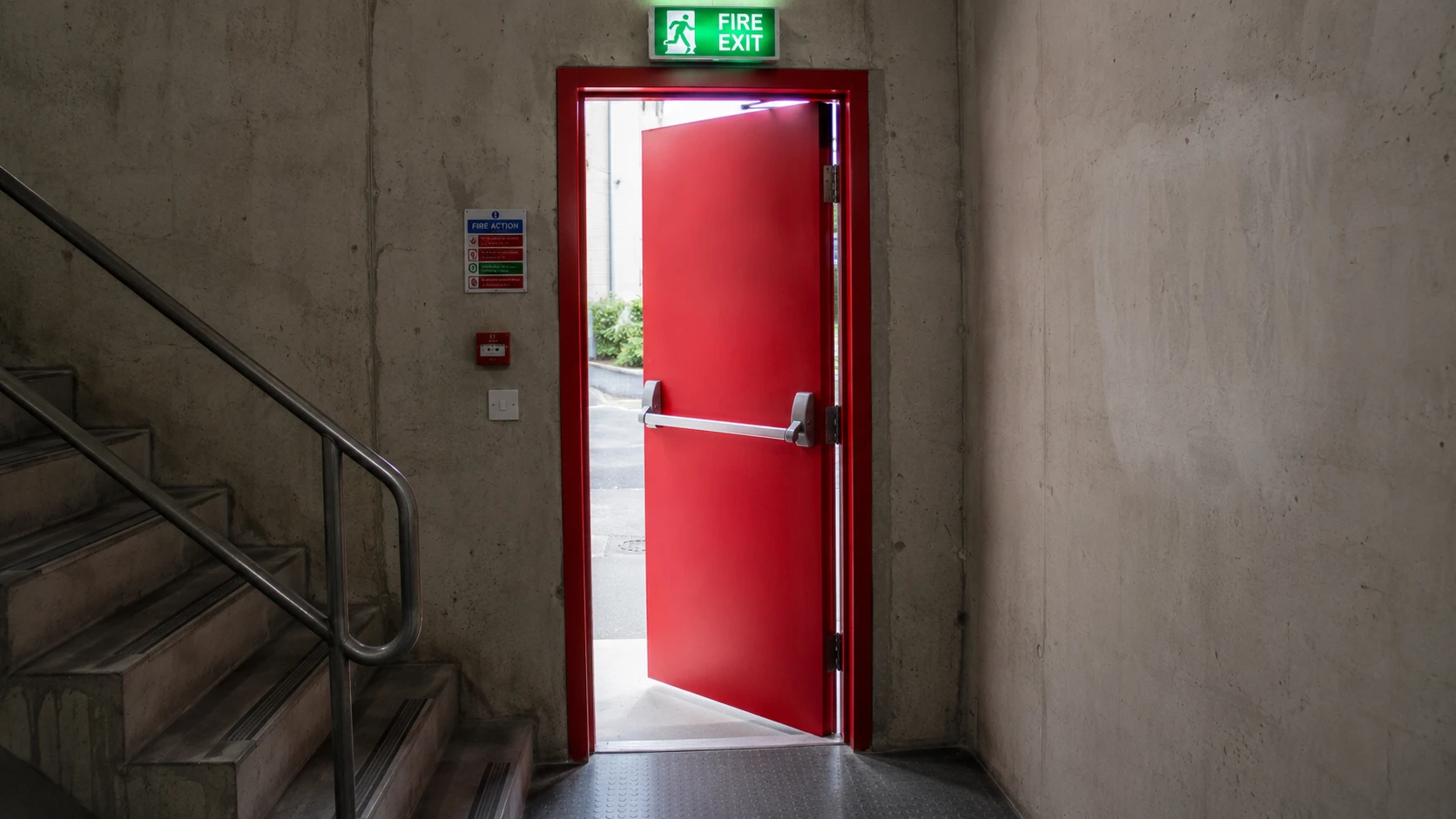 Fire exit emergency door